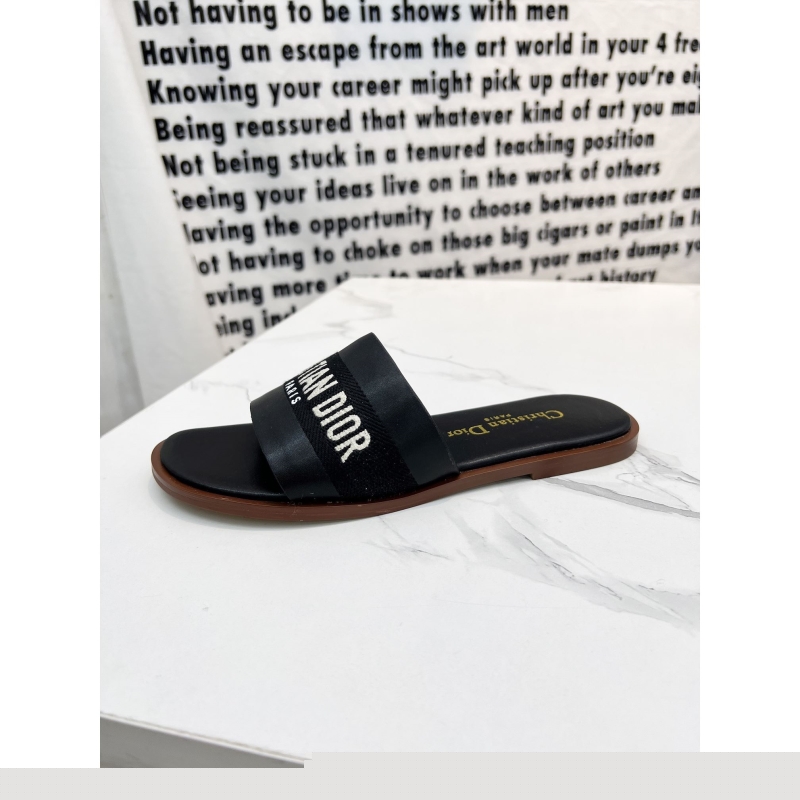 ch**an D*or slippers